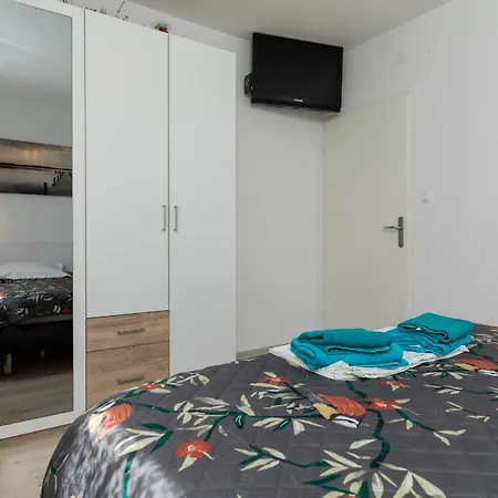 With Parking Space Stanici, Omis - 11421 Celina